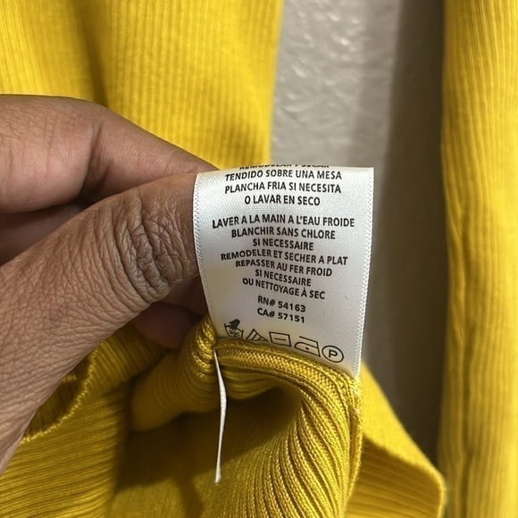 Calvin Klein Women Yellow turtleneck Neck Sweater Size XS Long Sleeve - Picture 5 of 5